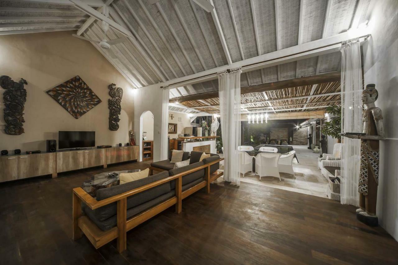 Coco Poco Villa Seminyak Exterior photo